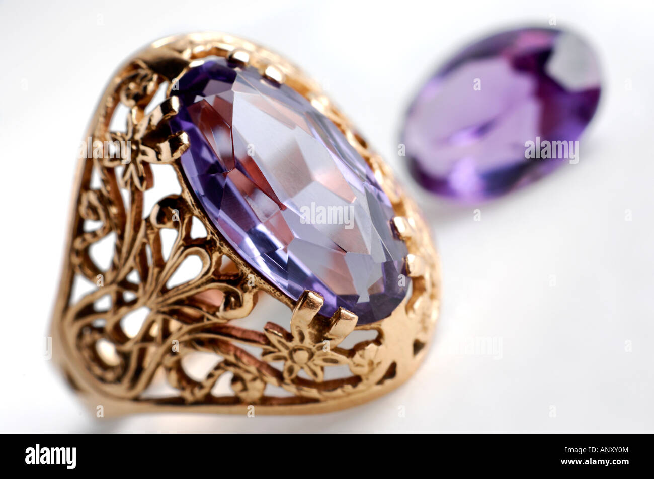 Anillo de Oro con alejandrita Fotografía de stock - Alamy