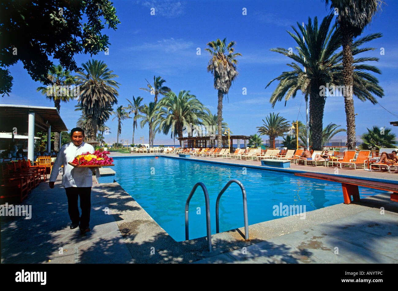 piscina del hotel paracas la peninsula de paracas cerca de la ciudad de pisco peru solo para uso editorial anytpc