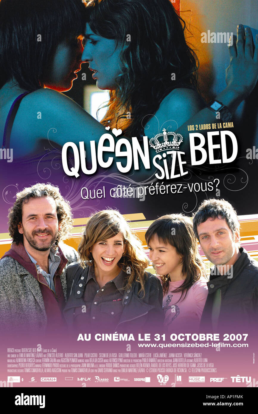 Cama tamaño queen los 2 lados de la cama année 2007 director Emilio  Martínez Lázaro movie poster fr Fotografía de stock - Alamy
