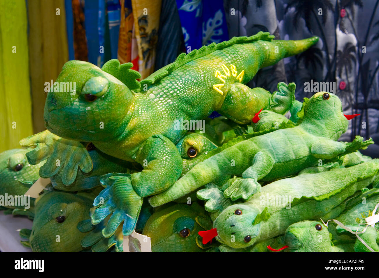 Peluche iguana para la venta en el mercado de cerca de Oranjestad Aruba  Fotografía de stock - Alamy