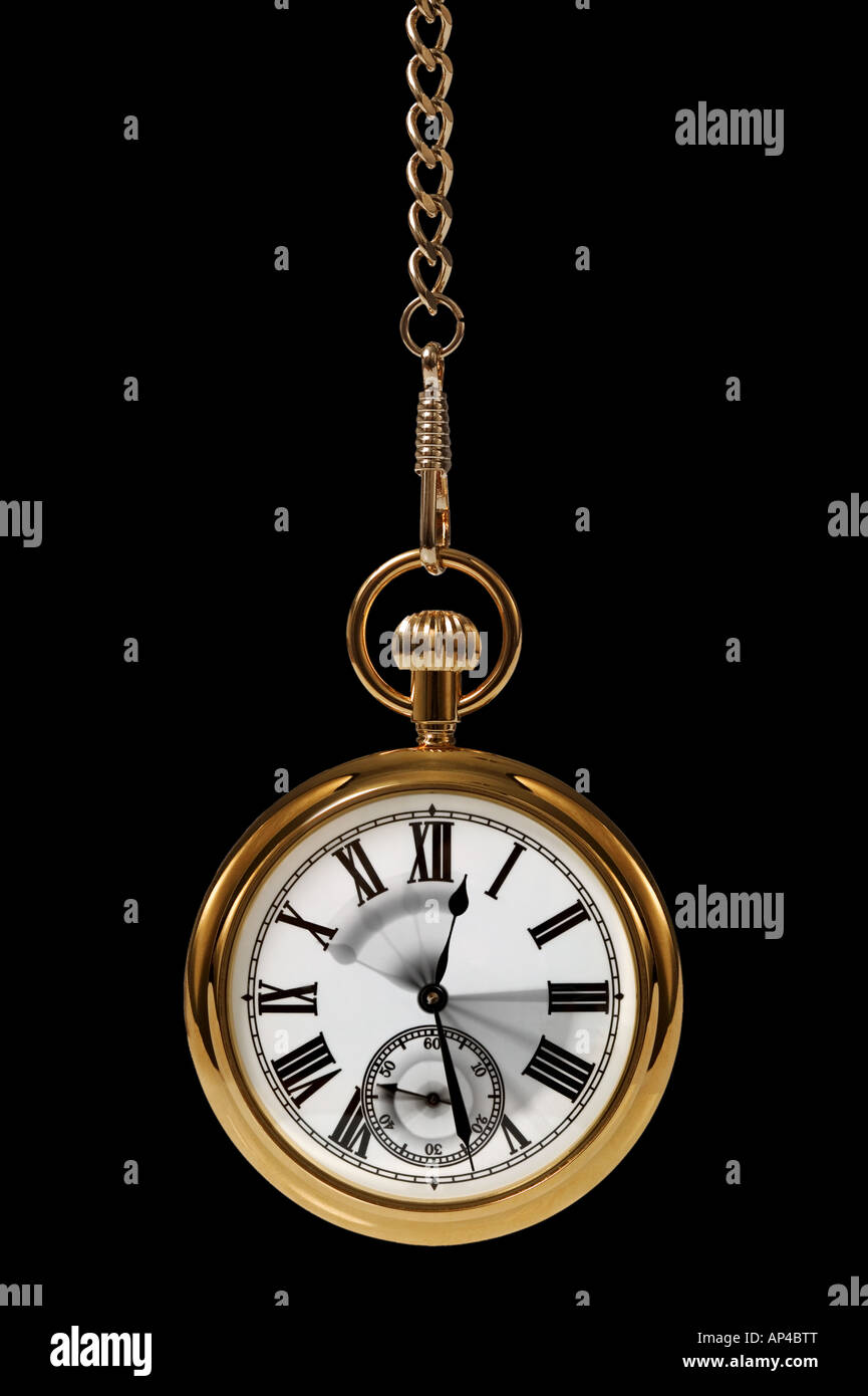 Reloj de bolsillo de oro con el desenfoque de movimiento en las manos para transmitir el paso del tiempo Foto de stock