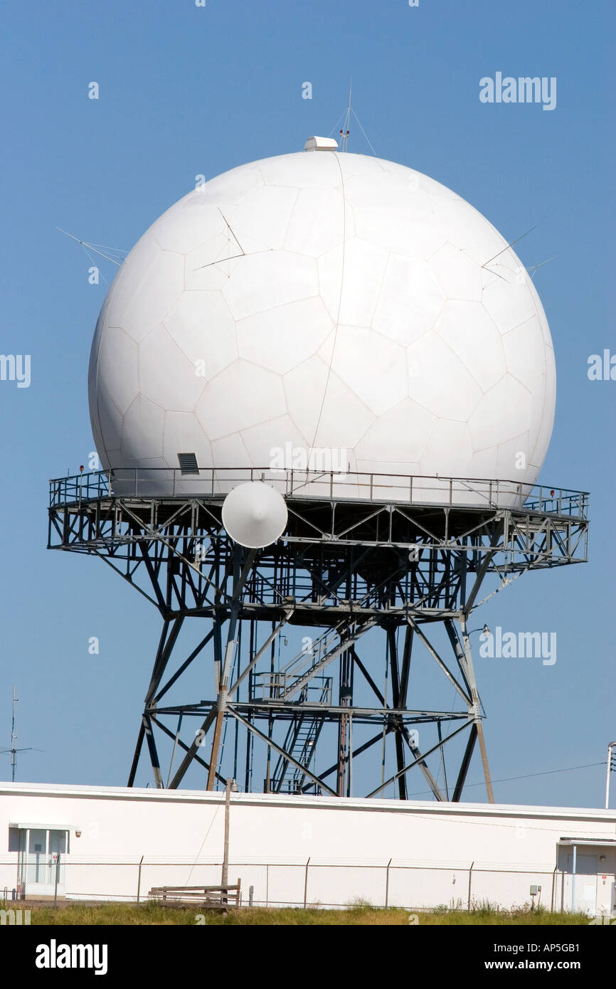 Estación de radar meteorológico Doppler en Nebraska Fotografía de stock Alamy