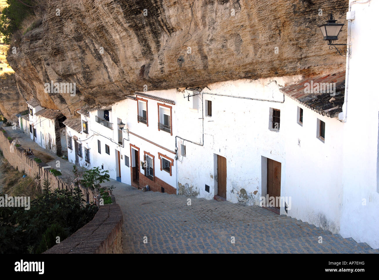 Las casas construidas en la roca de Setenil de las Bodegas Andalucia España  Fotografía de stock - Alamy