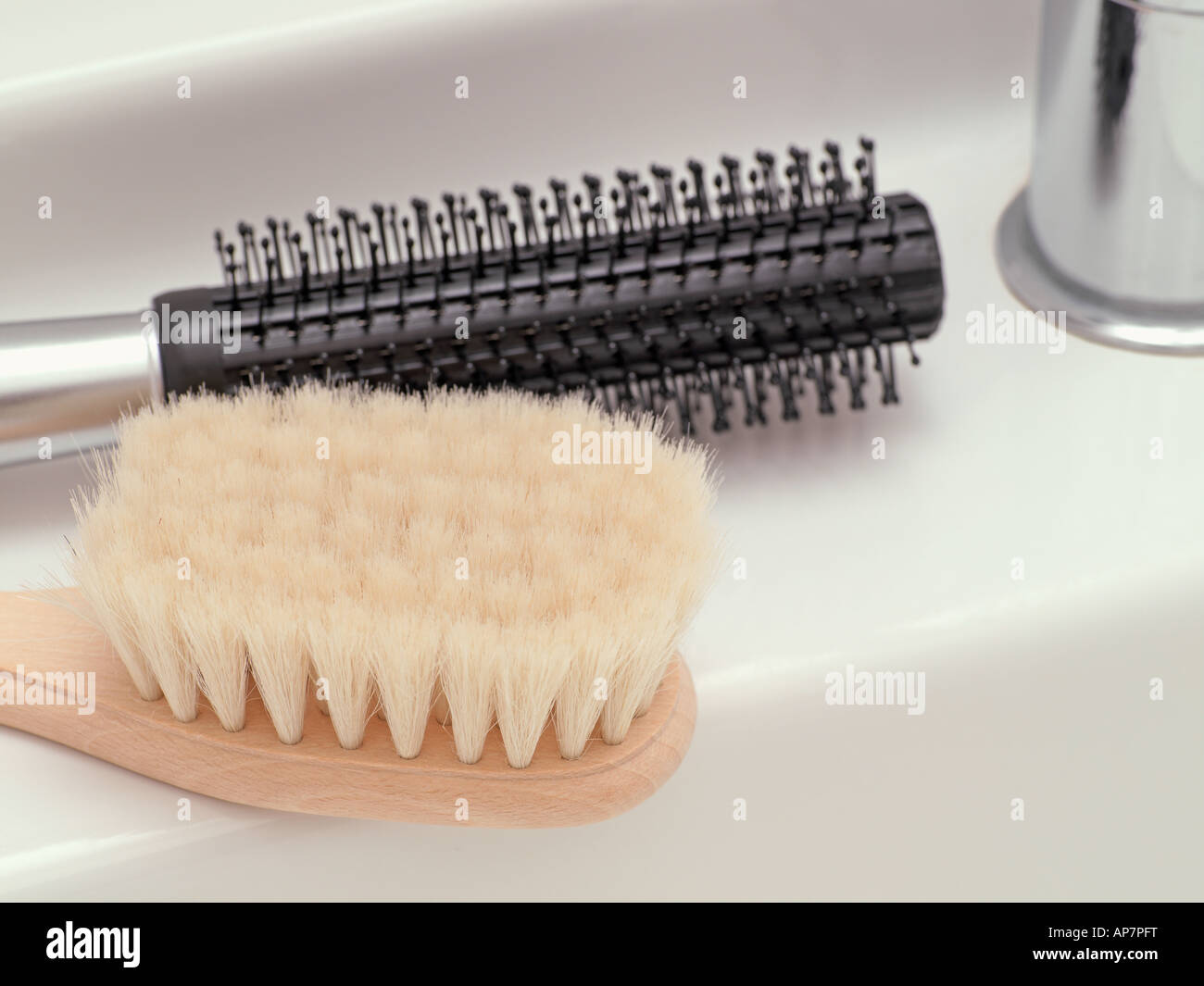 Baby brush hair fotografías e imágenes de alta resolución - Alamy