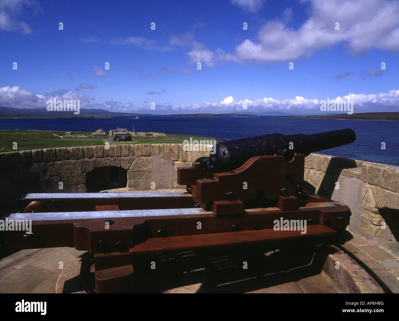 dh Martello Tower Hackness HOY ORKNEY pistola Canon en la parte superior de las guerras napoleónicas de defensa costera y la batería Foto de stock