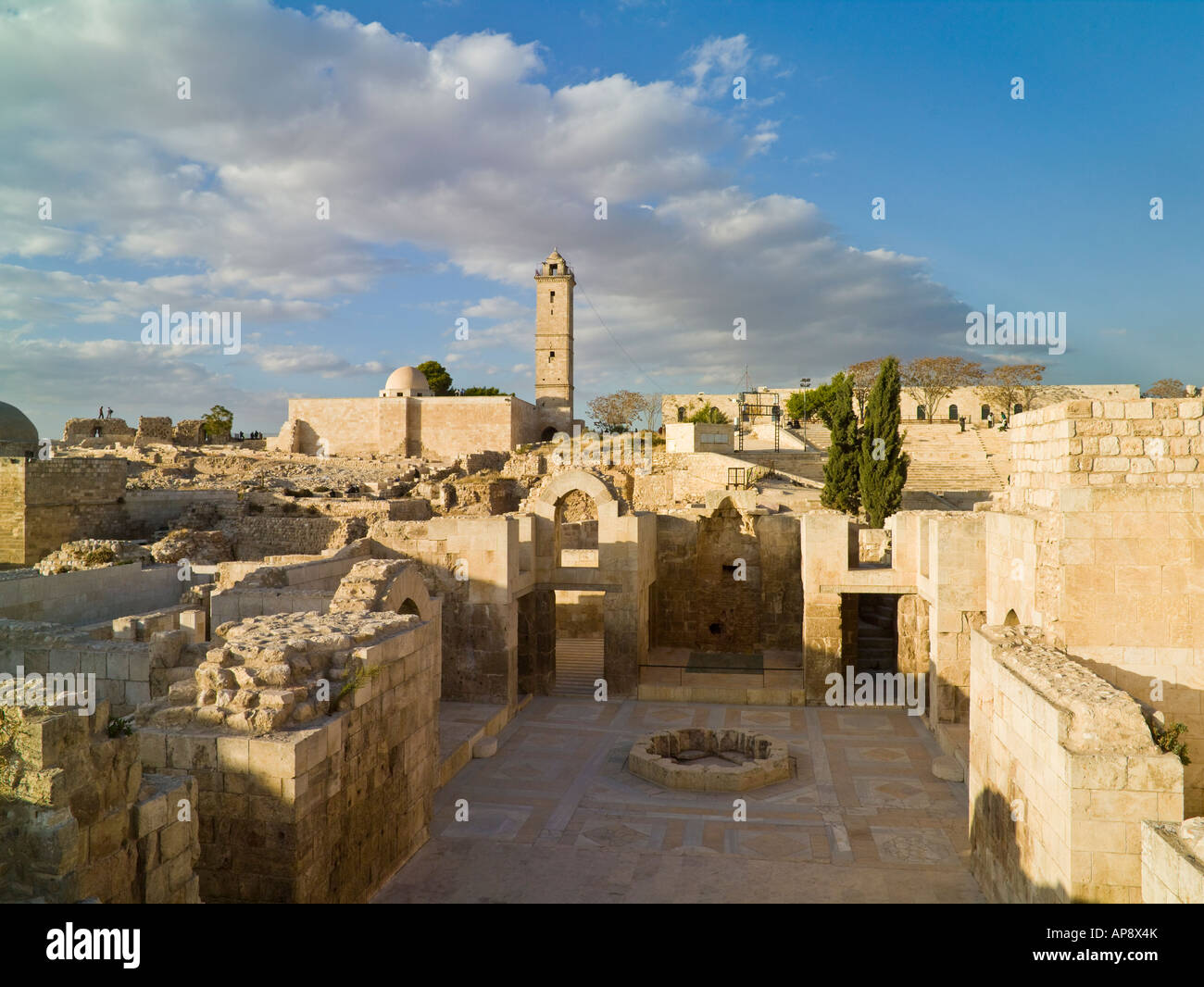 Ayúbida palacio, ciudadela de Aleppo, Siria Foto de stock