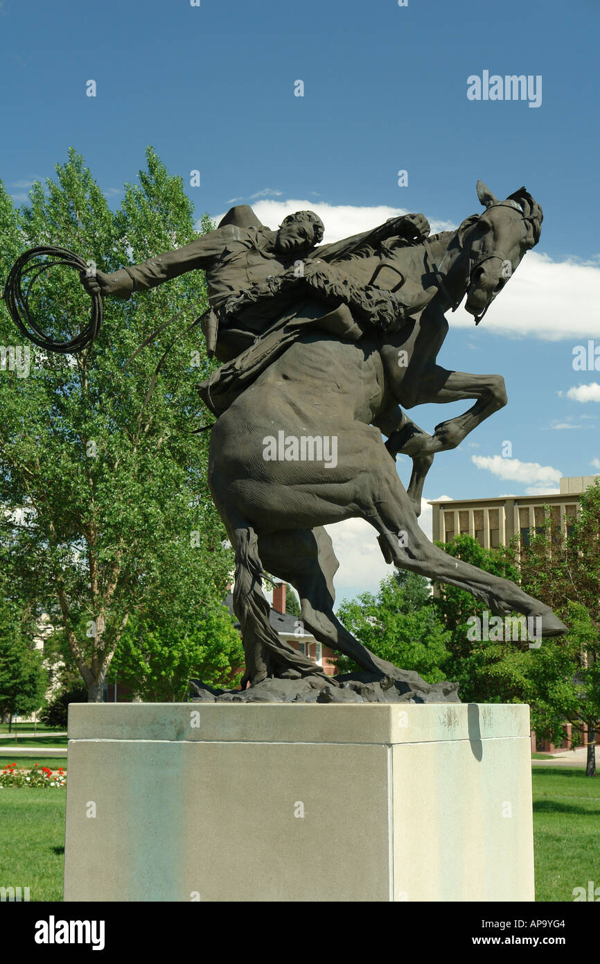 AJD50283, Cheyenne, WY, Wyoming, State Capitol, tirones bronco estatua Foto de stock