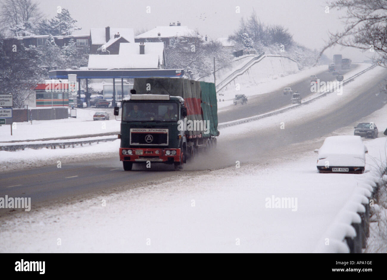 La nieve y el hielo en la A2 en 1986 Foto de stock