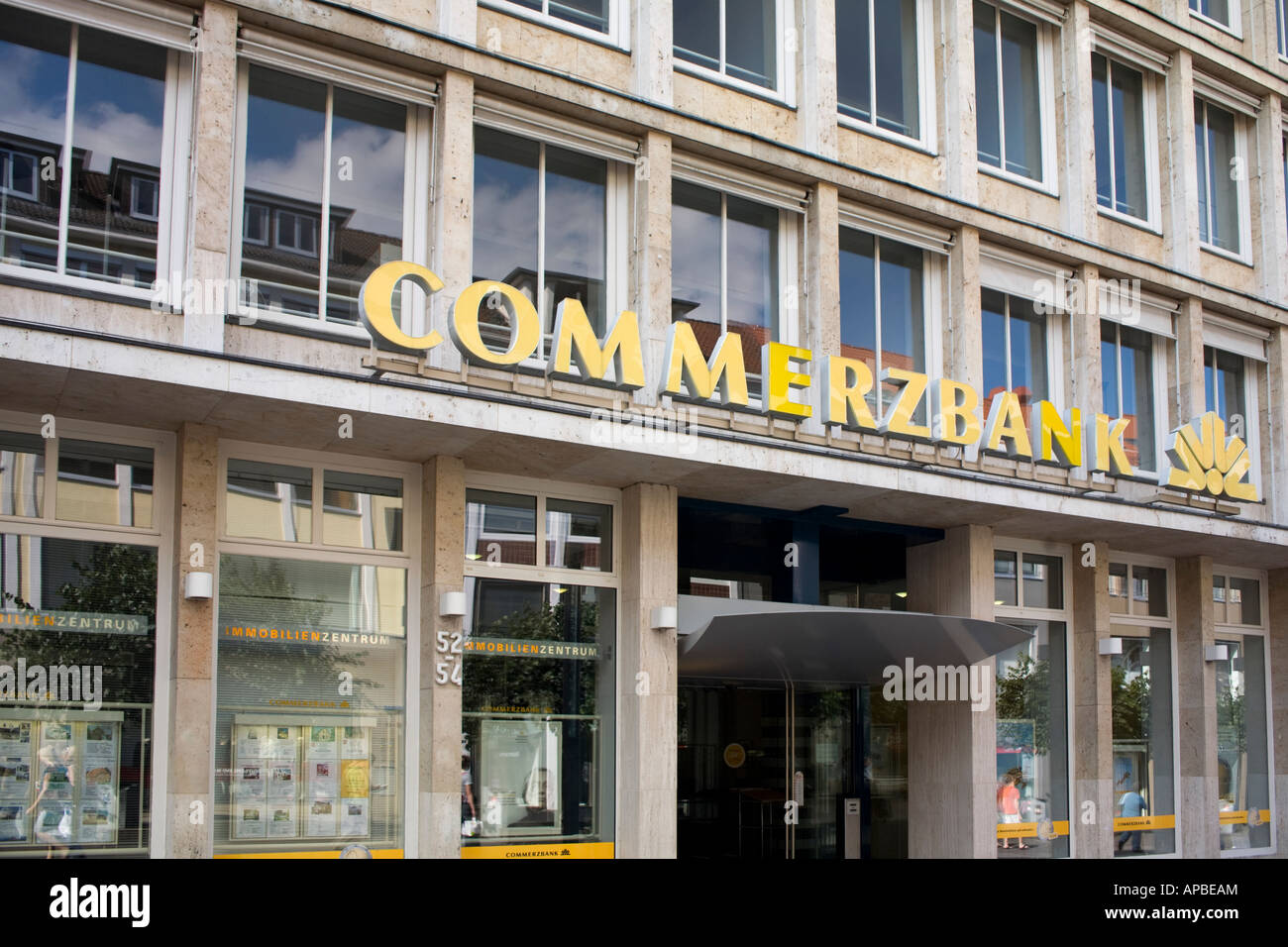 Commerzbank Signo Amarillo Lubeck Alemania Fotografia De Stock Alamy