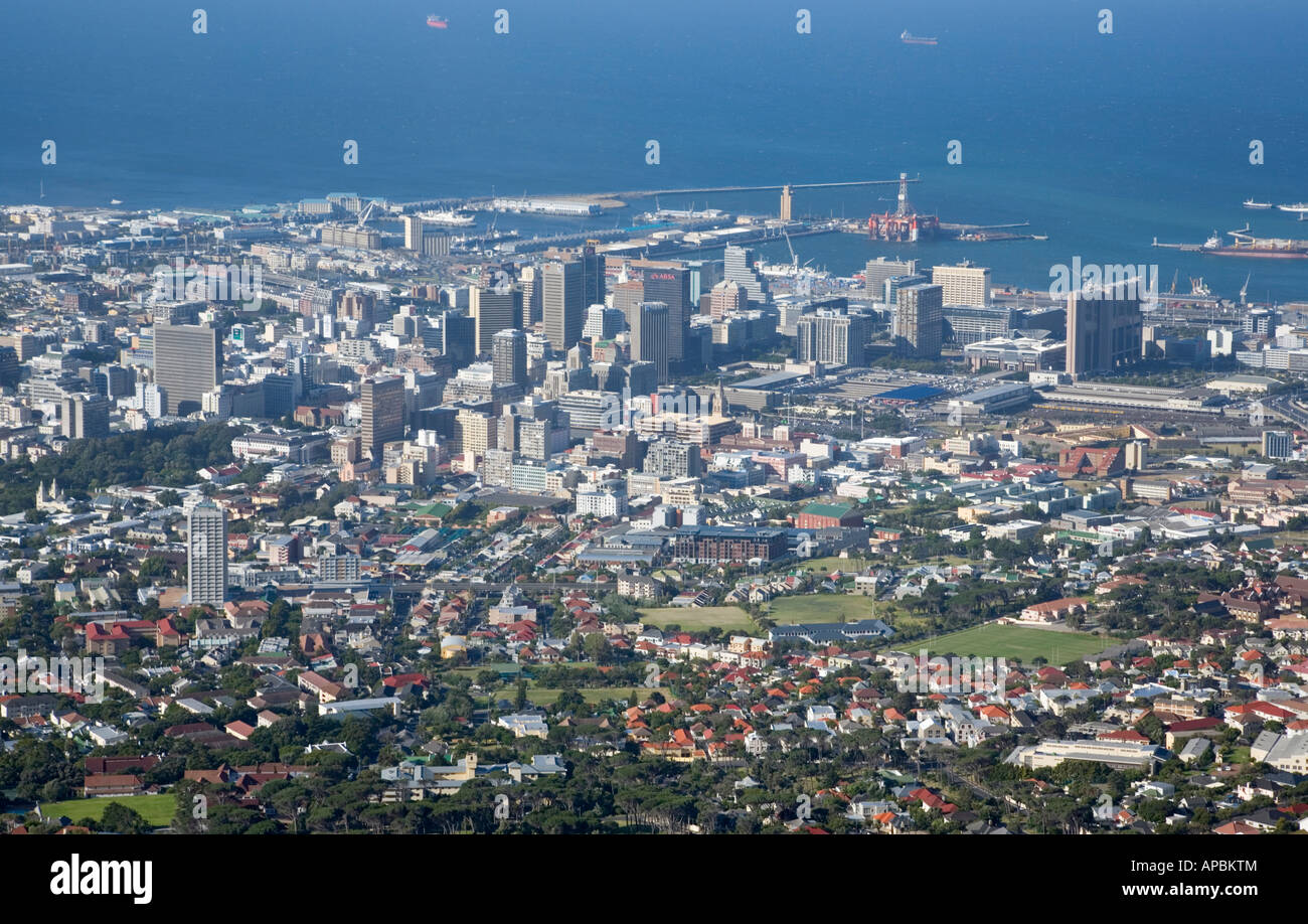 Cape Town, al centro de la ciudad desde la montaña de la Mesa Sudáfrica Foto de stock