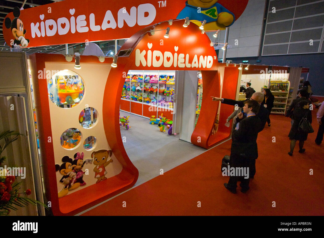 Fabricante stand en la feria de juegos y juguetes Centro de Convenciones y  Exposiciones de Hong Kong Fotografía de stock - Alamy