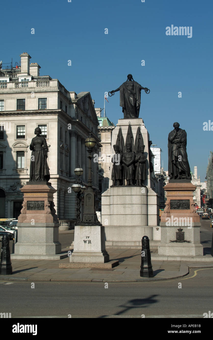 Londres Waterloo Place La Brigada de Guardias Memorial de Crimea incluida una estatua de Florence Nightingale lámpara por Arthur Walker Foto de stock