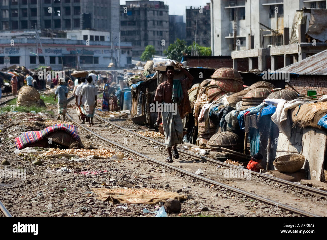 Dhaka Bangladesh 11072021 : Pessoas Pobres E Famintas, Indefesas