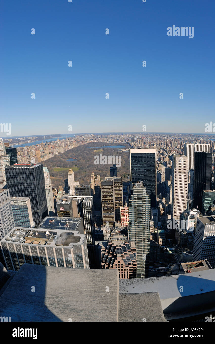 Rascacielos de Nueva York desde la cima de la roca Foto de stock