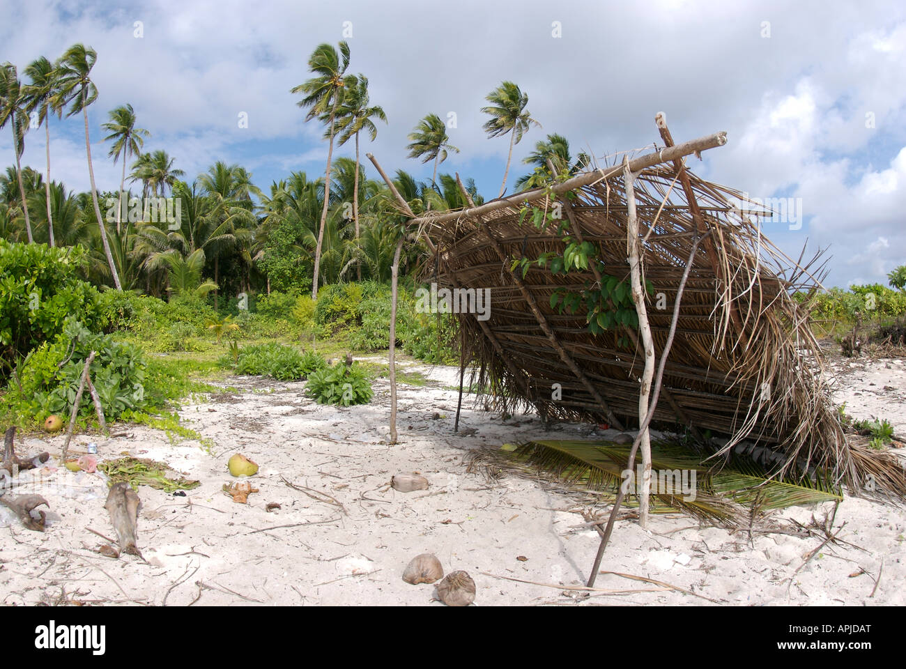 Una áspera Fisherman's shack en una región remota de Indonesia Foto de stock