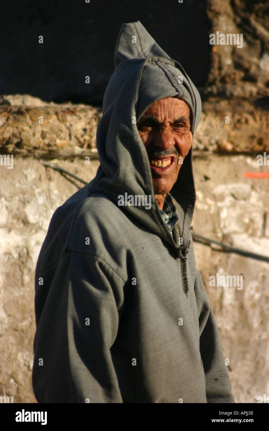 Hombre Marroquí Usando Djellaba Encapuchado Imagen de archivo editorial -  Imagen de chilaba, marruecos: 165192899