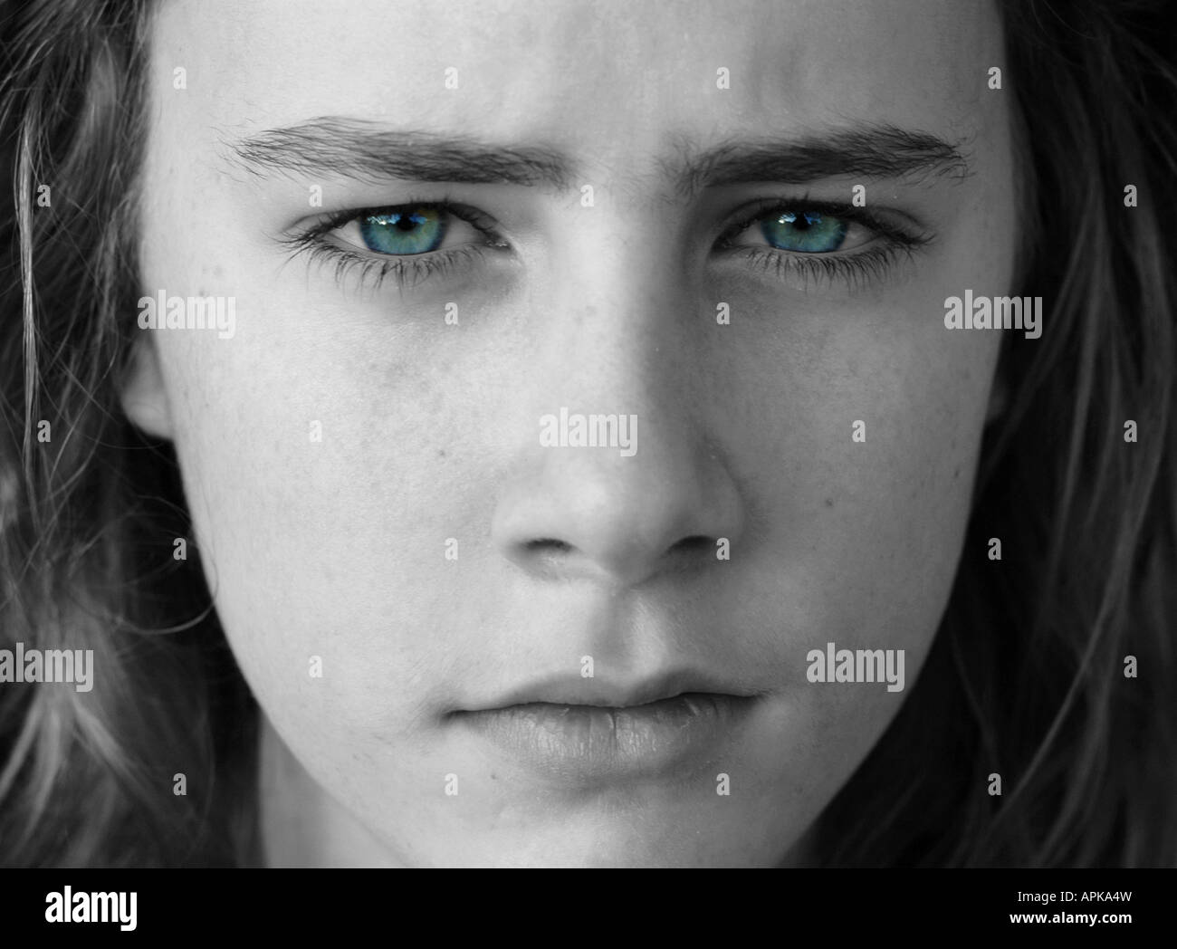 Pre adolescentes ojos azules fotografías e imágenes de alta resolución