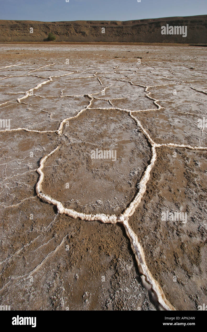 Las represas cristalina y vetas en las salinas de Pedra da Lume en Cabo Verde Isla de Sal Foto de stock