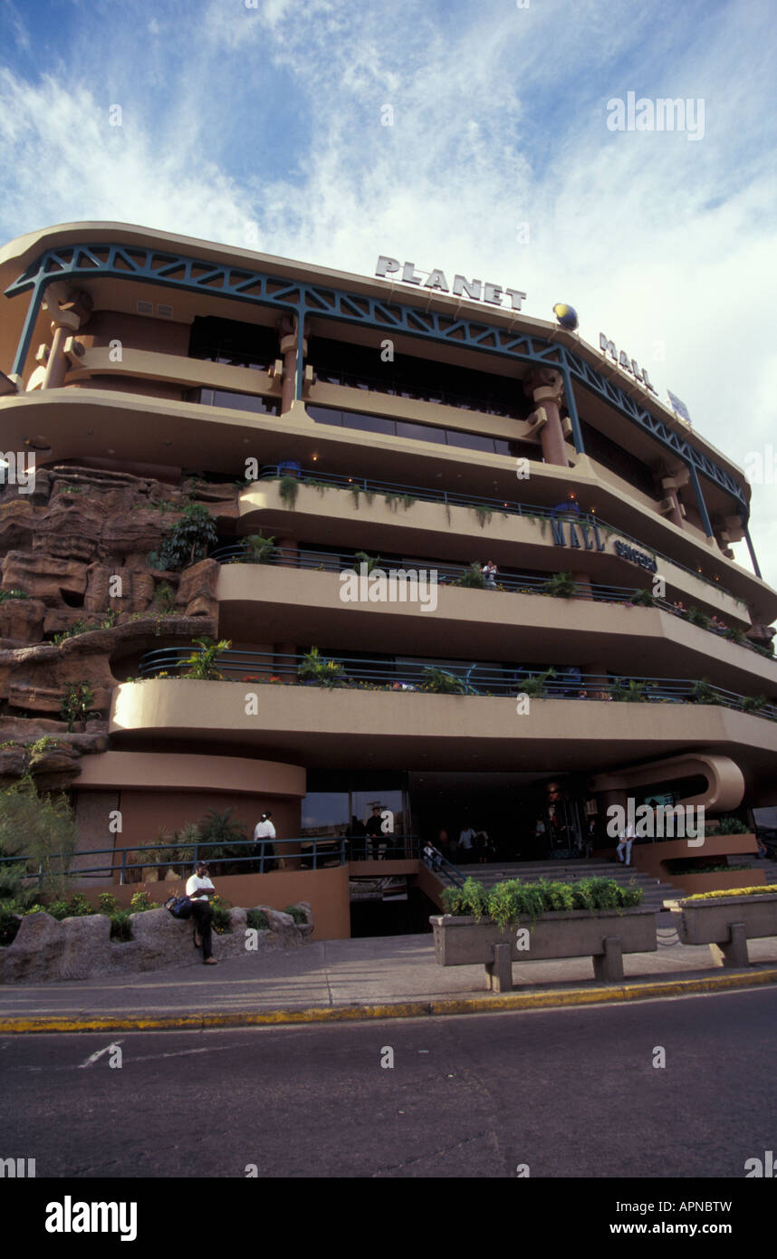 El planeta Mall, un centro comercial moderno en San José, Costa Rica  Fotografía de stock - Alamy