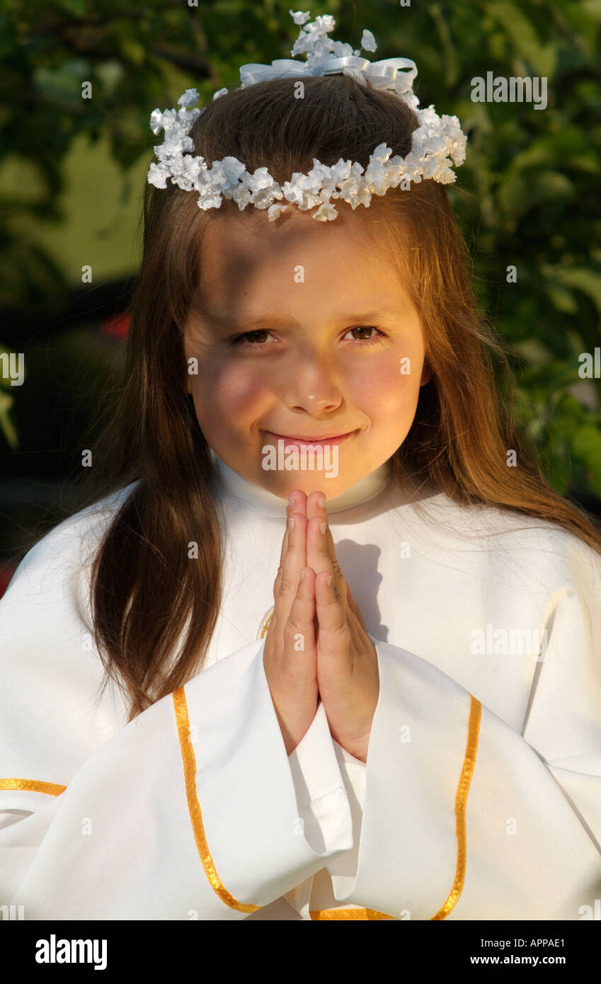 índice el último circulación Retrato de niña vestida para la primera comunión, Opole Polonia Fotografía  de stock - Alamy