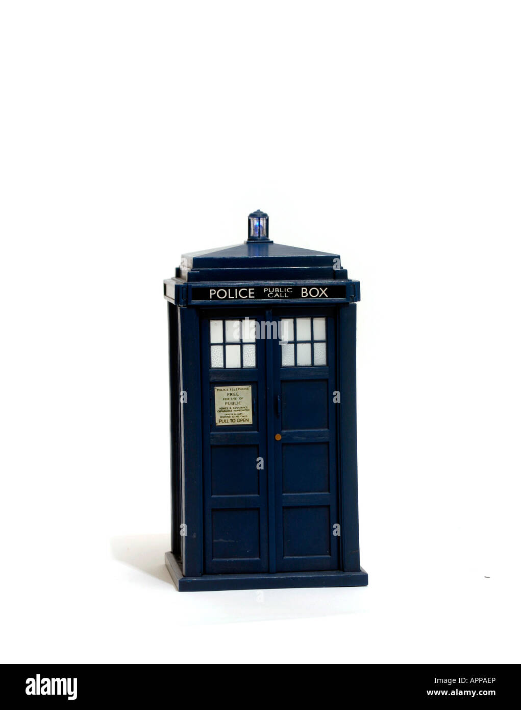Modelo o toy Tardis. El Tardis es sinónimo de la BBC de la serie de  televisión 'Doctor Who'. Tiempo y dimensiones relativas en el espacio, la  Fotografía de stock - Alamy
