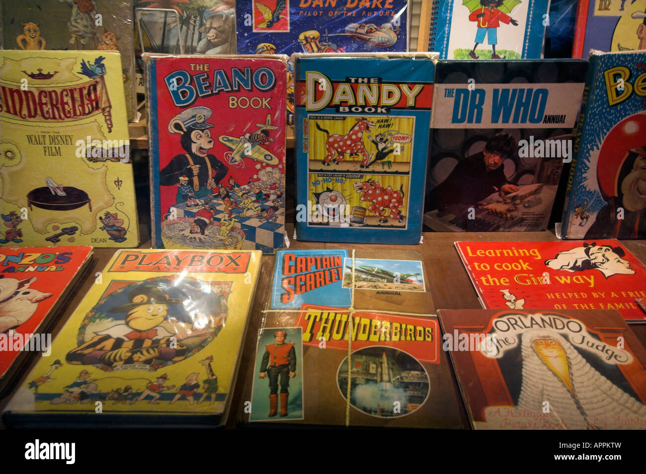 Vintage comic book shop, Royal Mile, Edimburgo, Ciudad Vieja, Escocia, Reino Unido Foto de stock