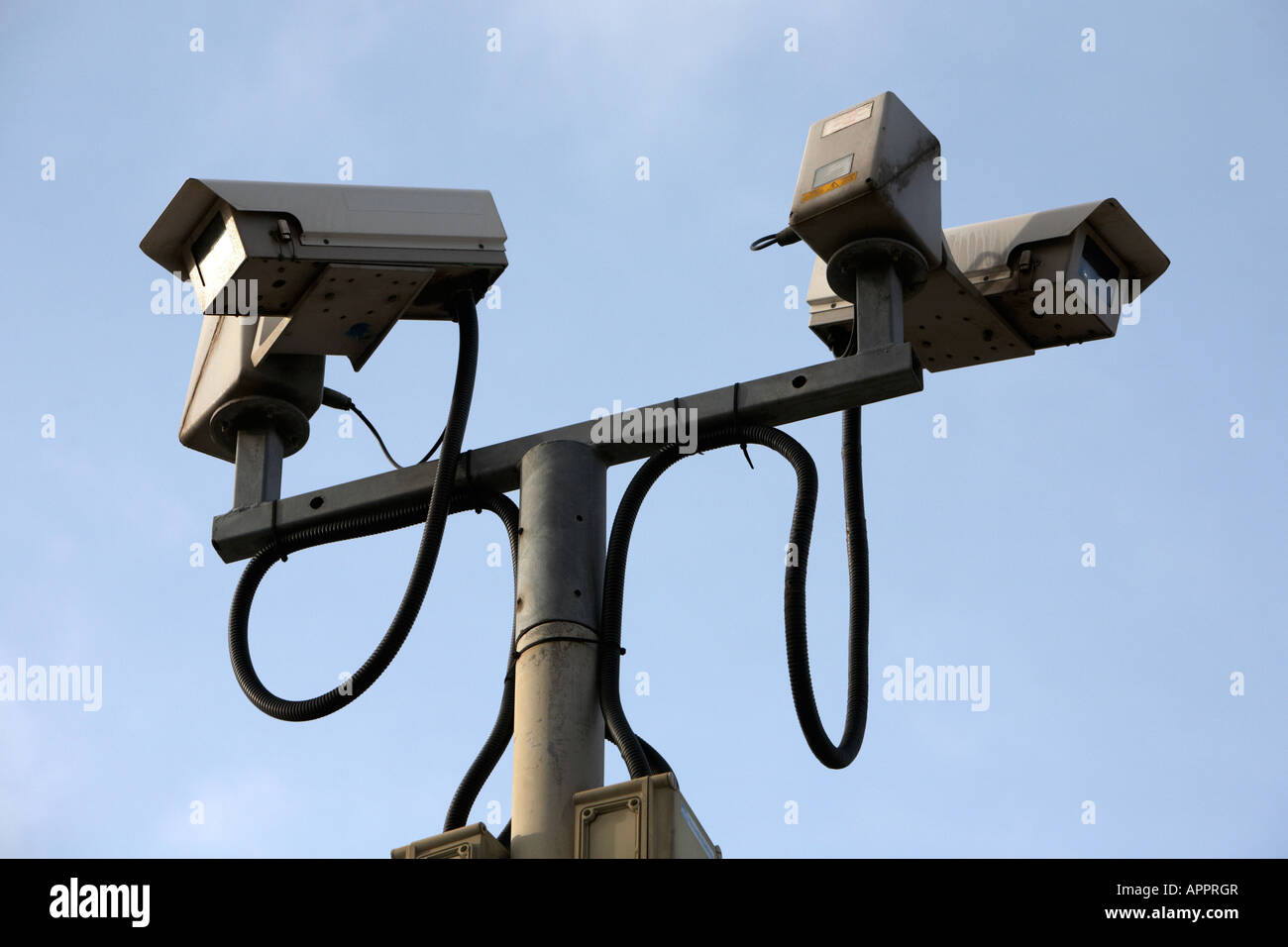 Controlado de forma remota las cámaras CCTV de vigilancia urbana de la ciudad de Belfast, Irlanda del Norte, REINO UNIDO Foto de stock