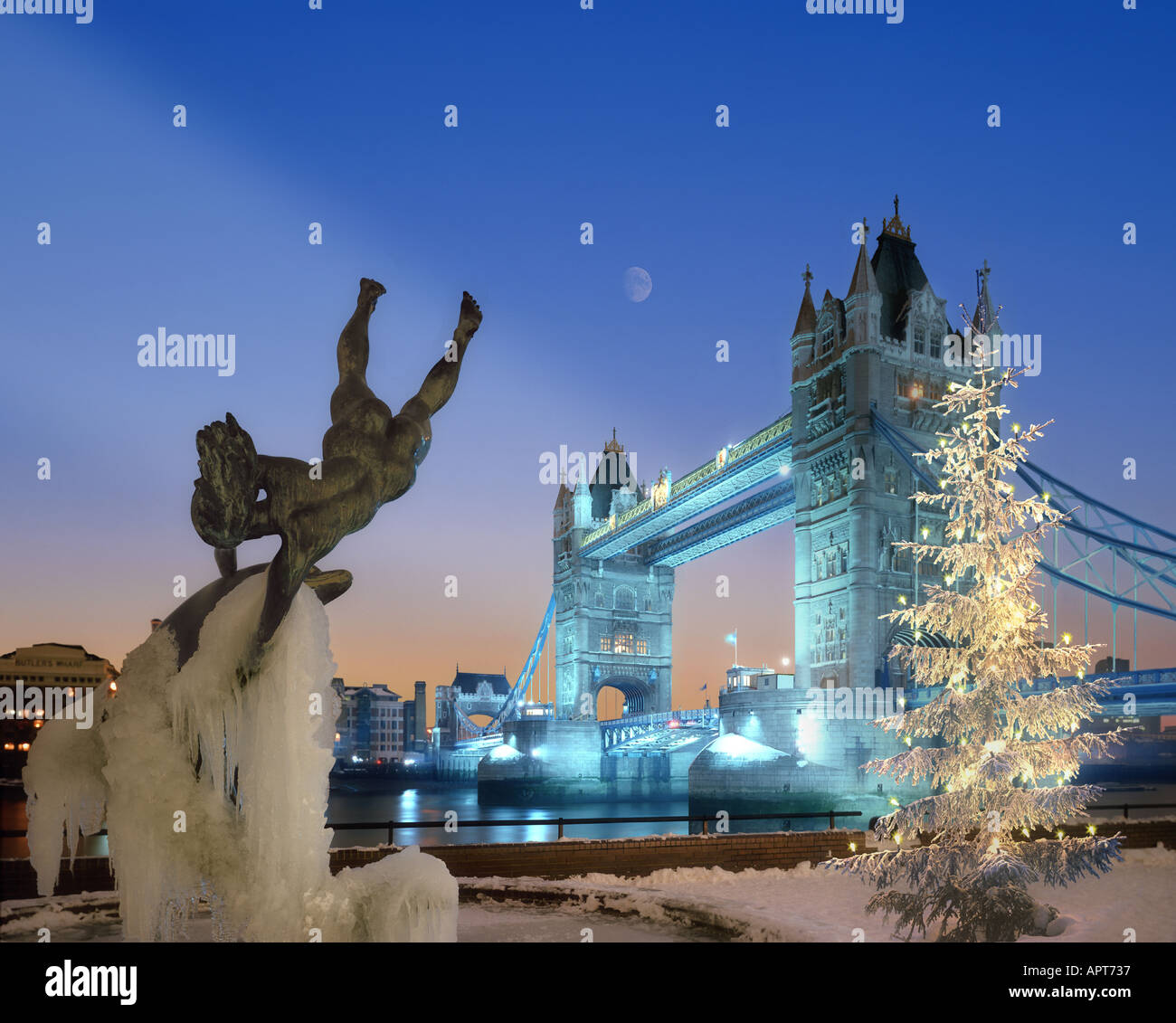 GB LONDON Navidad en el Tower Bridge Foto & Imagen De Stock 2950966