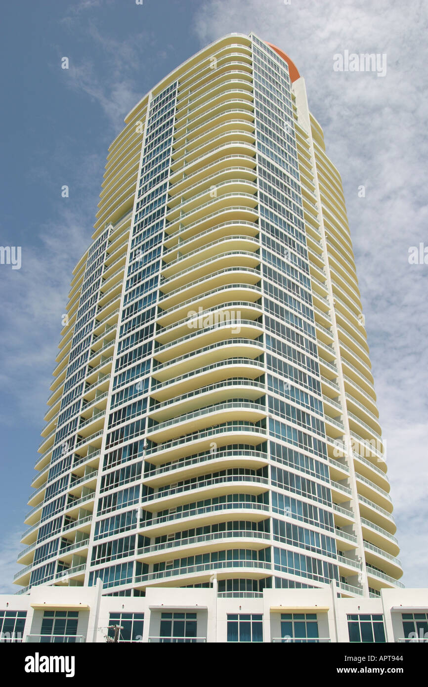 Miami Beach Florida, Continuum, rascacielos de gran altura edificios  edificios condominios, residencias, bienes raíces, alquileres, inversiones,  visitantes tra Fotografía de stock - Alamy