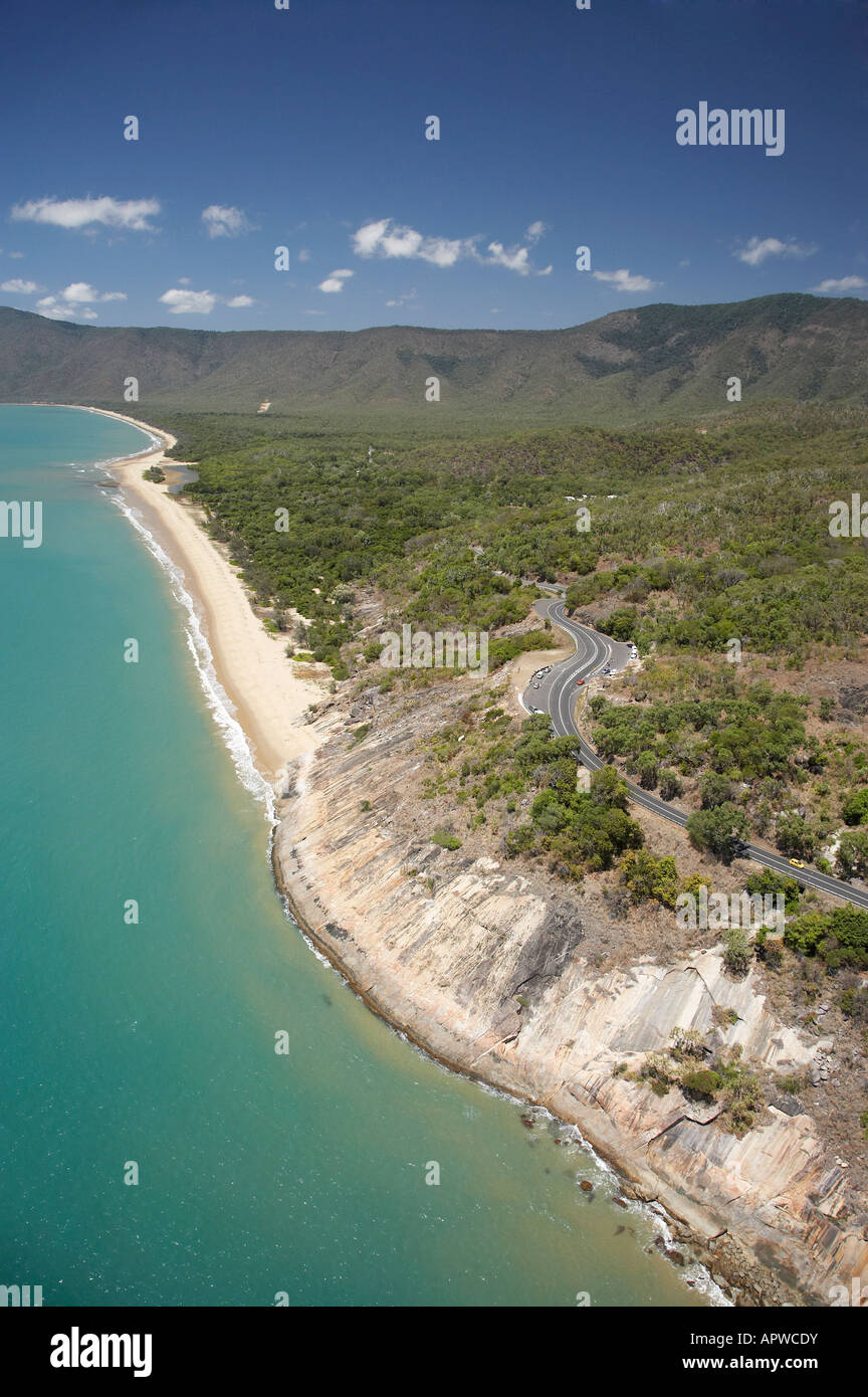 Rex Mirador y playa Wangetti Captain Cook Highway entre Cairns y Port Douglas North Queensland Australia antena Foto de stock