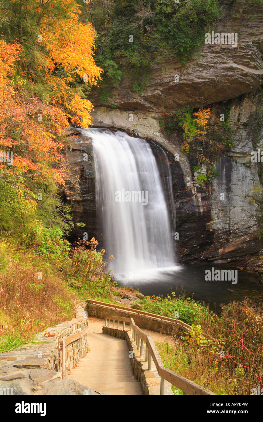 Looking Glass Falls, Blue Ridge Parkway, Carolina del Norte, EE.UU. Foto de stock