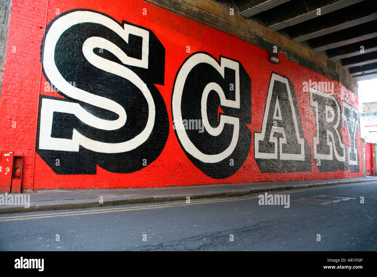 Eine SCARY mural en la pared cerca de la carga, Shoreditch, Londres Foto de stock