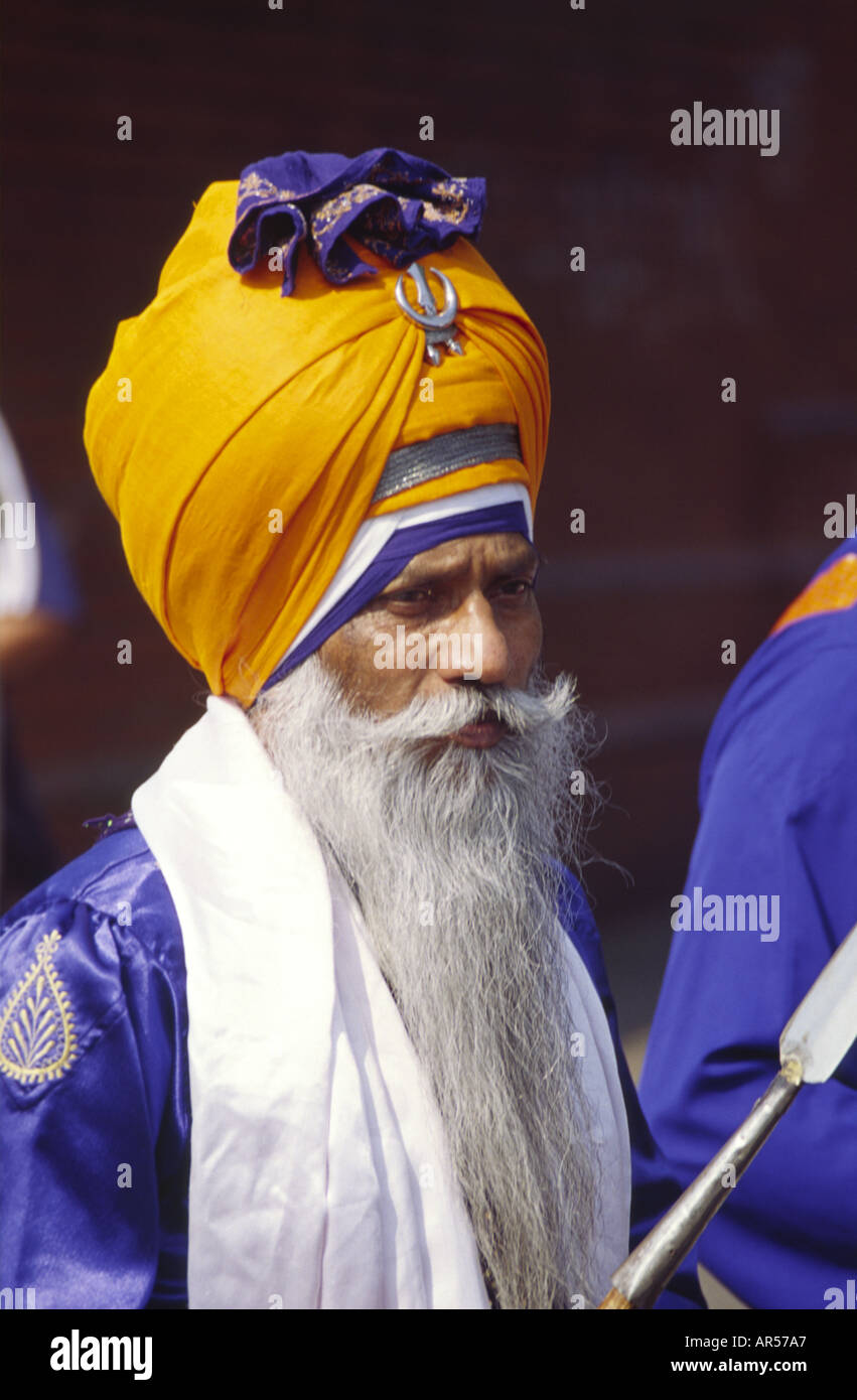 Vestido tradicional Sikh desgastado en el Vaisakhi celebraciones en Coventry Inglaterra Foto de stock