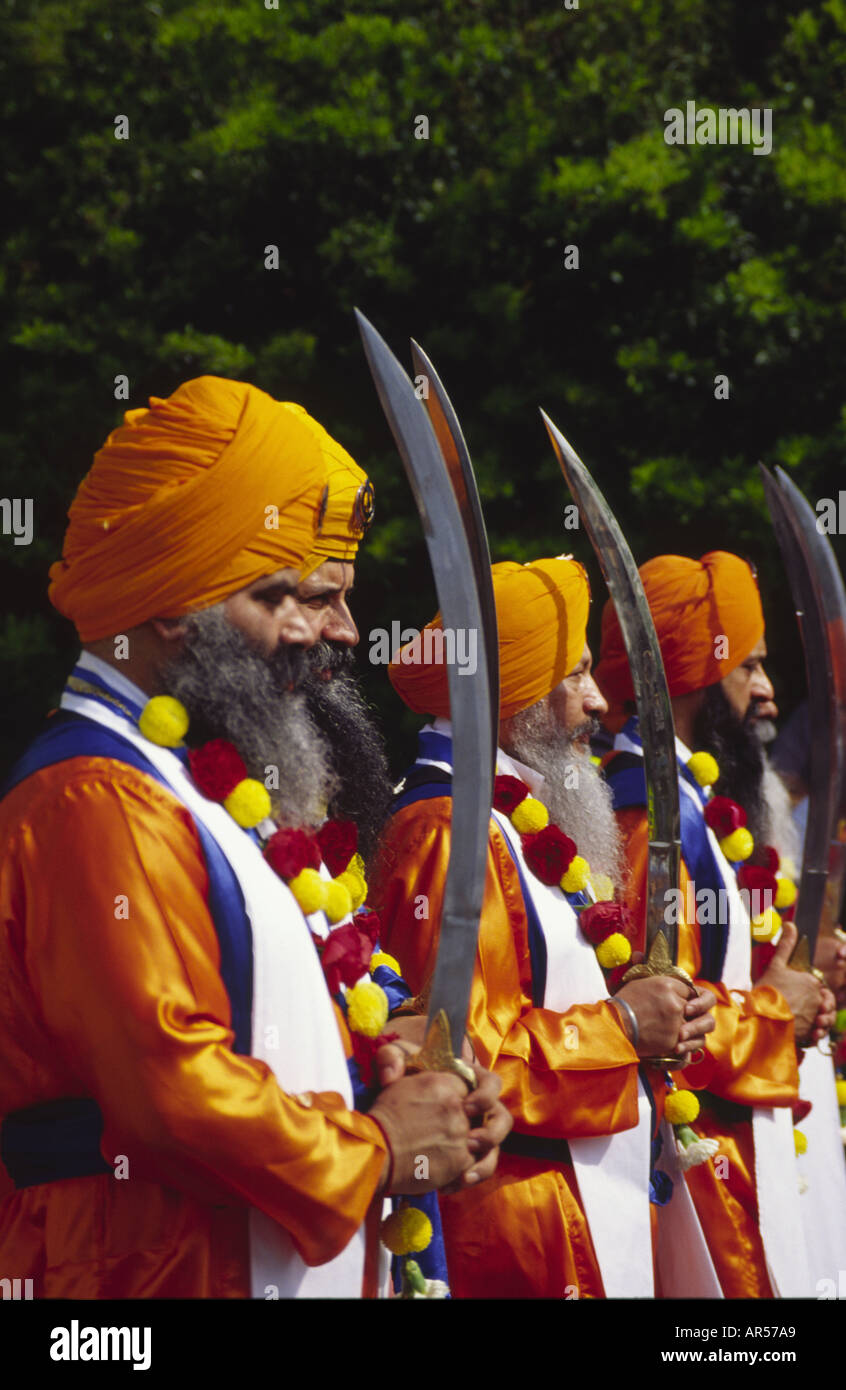 Vestido tradicional Sikh desgastado en el Vaisakhi celebraciones en Coventry Inglaterra Foto de stock