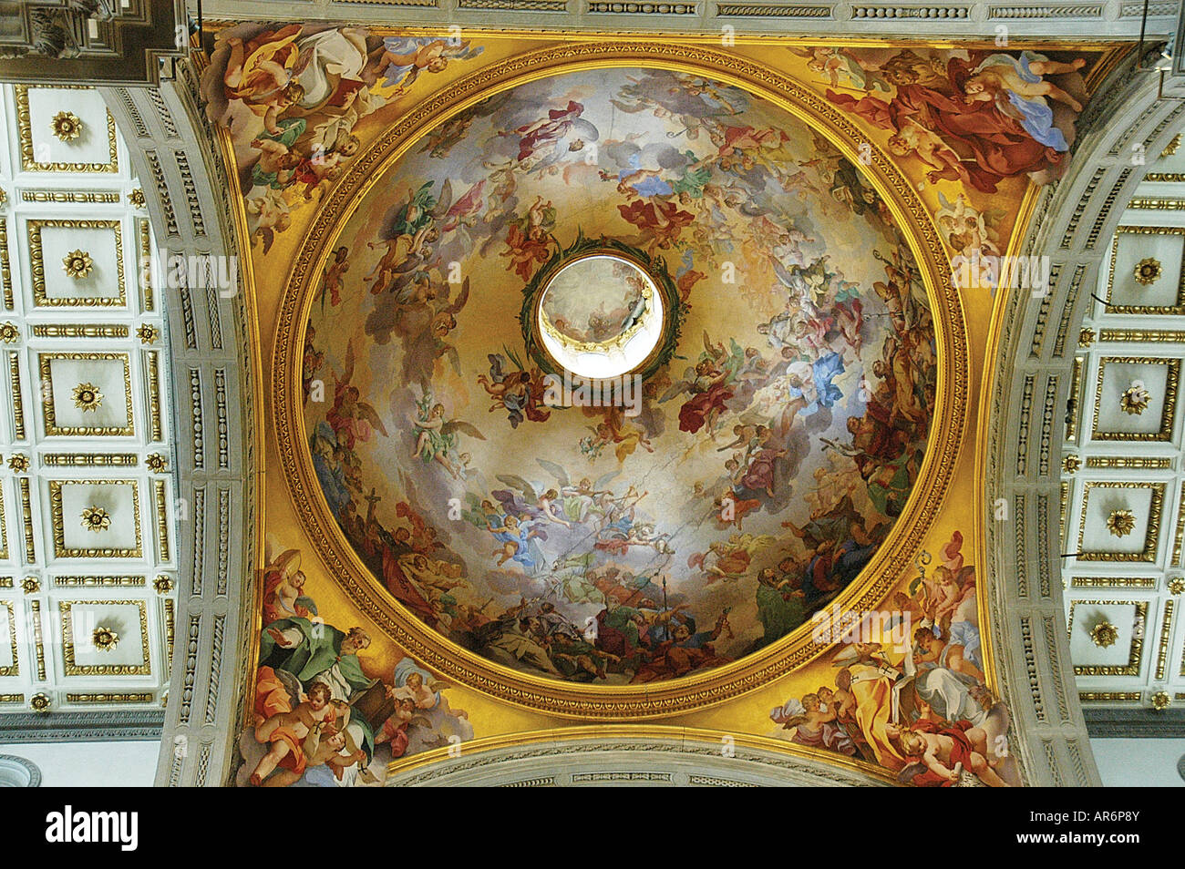 Pinturas al fresco en el interior de la cúpula de la iglesia de San Lorenzo Florencia Toscana Italia Fotografía de stock - Alamy Pinturas al fresco en el interior de la cúpula de la iglesia de San Lorenzo Florencia Toscana Italia Fotografía de stock - Alamy