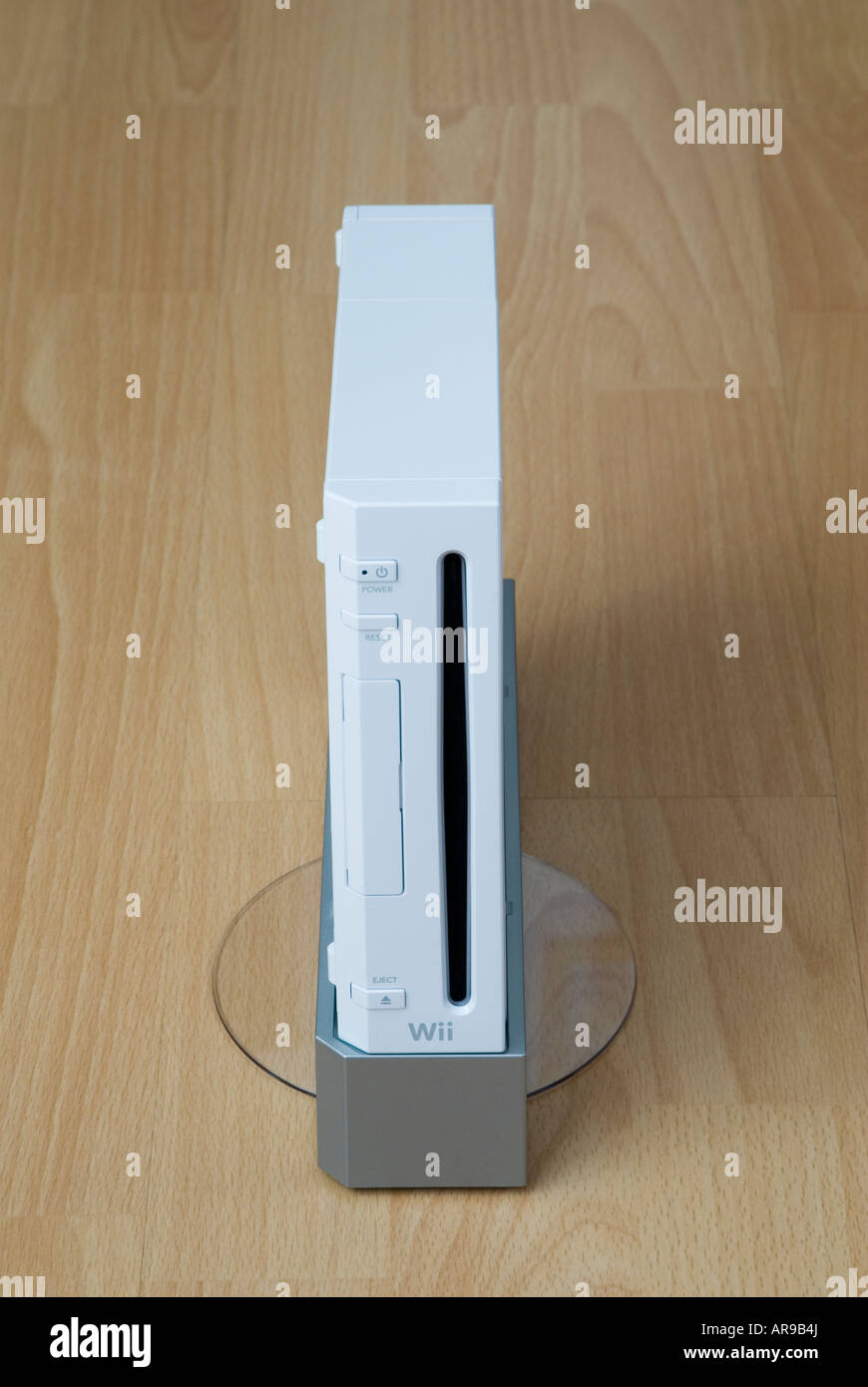 Consola Nintendo Wii en el Stand Fotografía de stock - Alamy