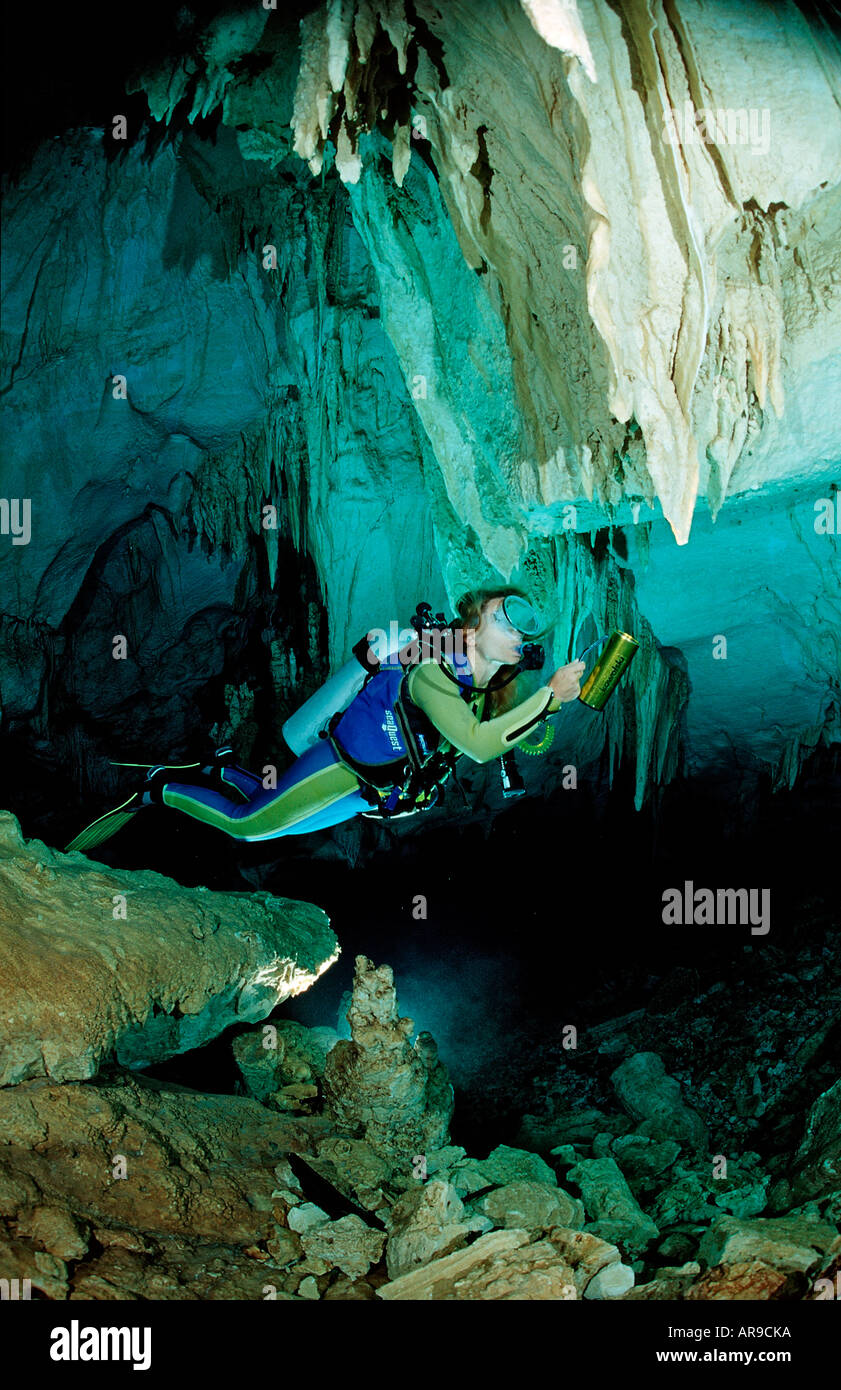 Buceo en cavernas submarinas de agua dulce Cueva Taina Punta Cana