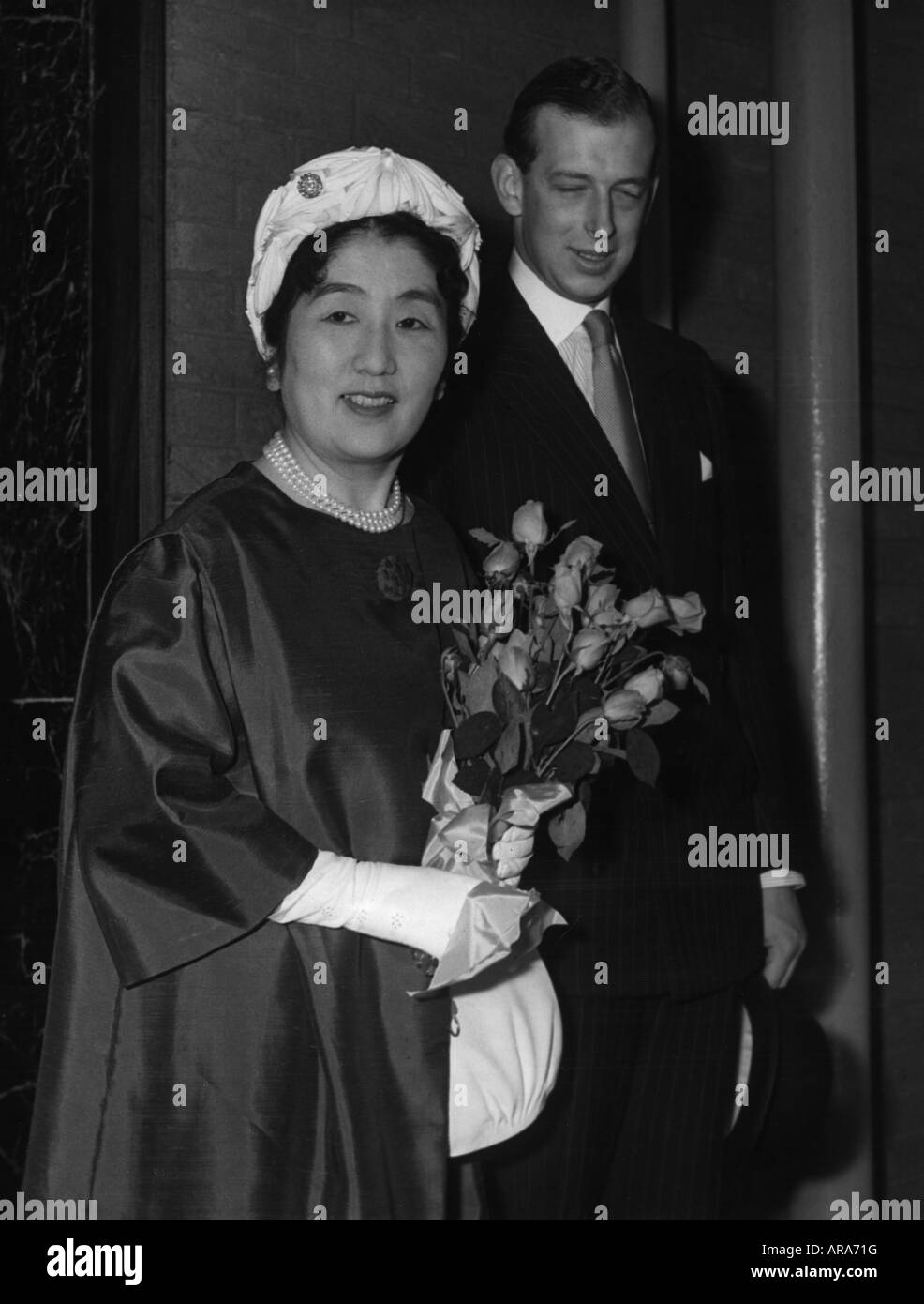 Chichibu, 9.9.1909 - 25.8.1995, Princesa de Japón, de media longitud, con el Príncipe Eduardo, Duque de Kent, bienvenida en el aeropuerto, Londres, 1962, Foto de stock