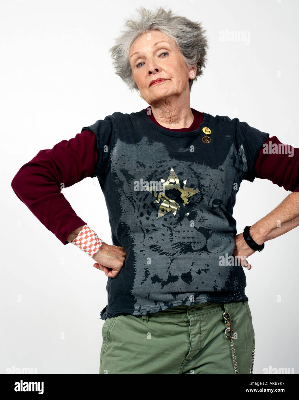 Retrato de mujer en ropa punk Fotografía de stock - Alamy