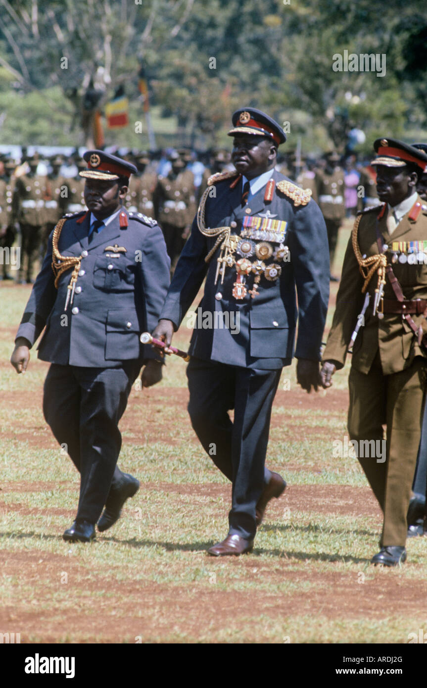 General de Uganda Idi Amin Dada muestra un chestlful principalmente de medallas no consumidas durante su régimen tiránico desde 1971 hasta 1979 Foto de stock