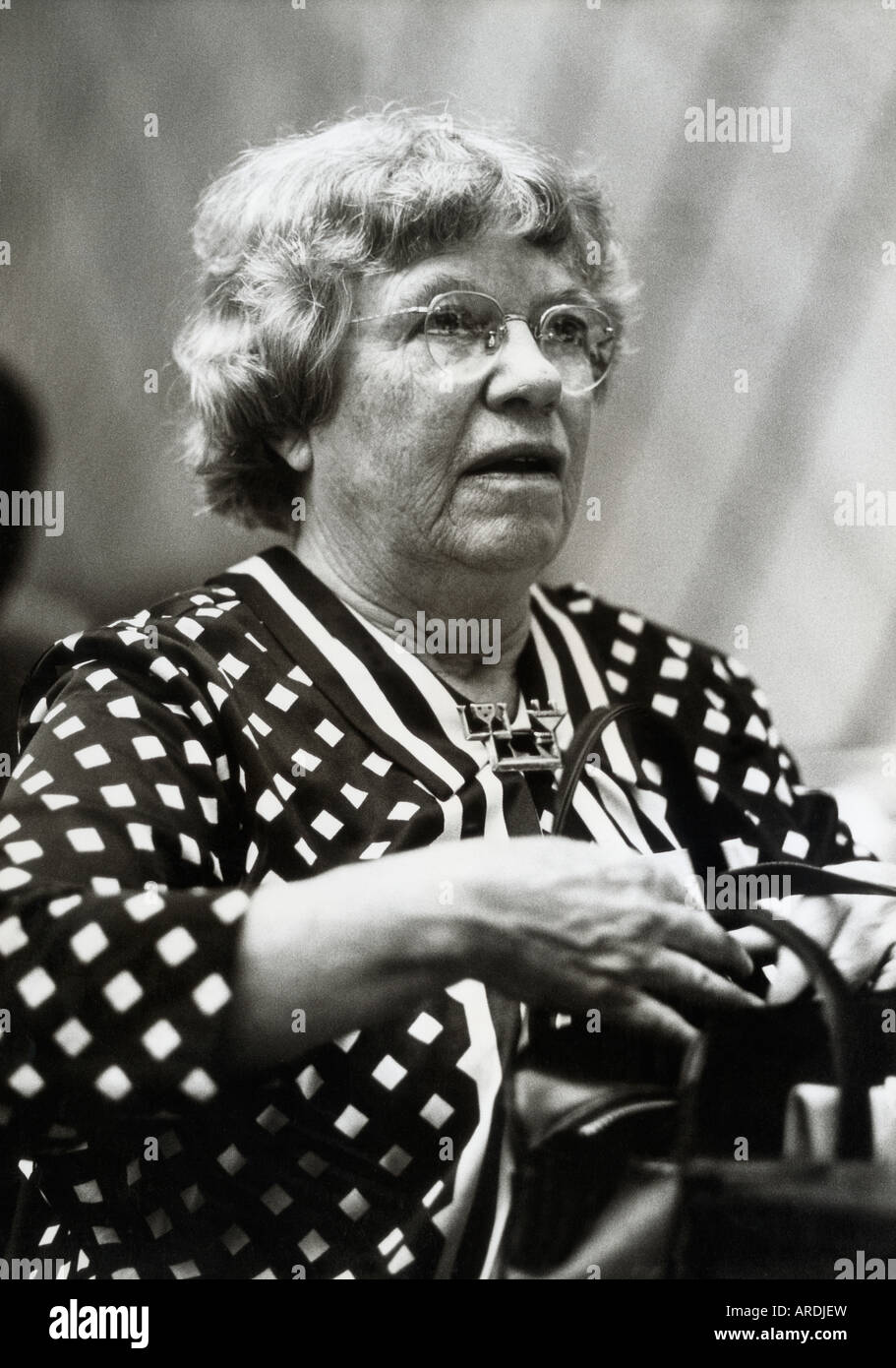 Margaret Mead, antropóloga de fama mundial, asistiendo a una conferencia en Nairobi (Kenia) en 1975 Foto de stock