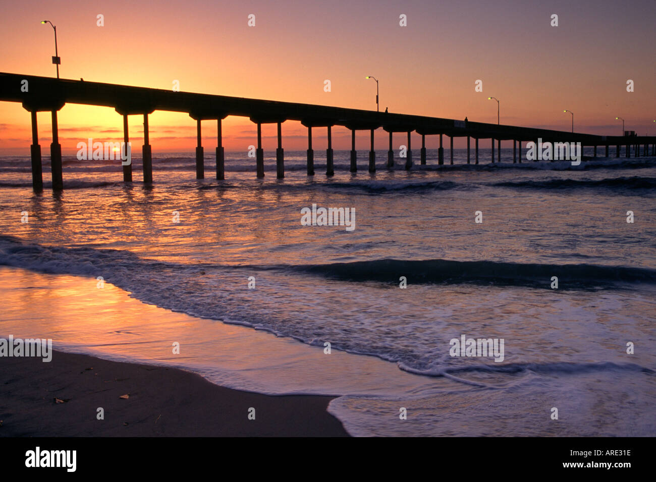 Oceanside Playa muelle de pesca en San Diego, California Sunset Foto de stock