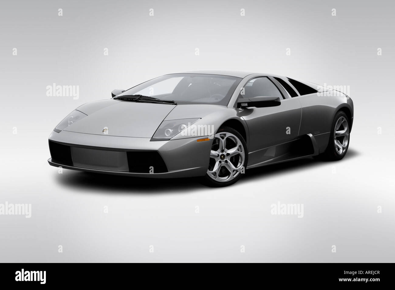 2006 Lamborghini Murcielago en gris - Vista del ángulo frontal Fotografía  de stock - Alamy