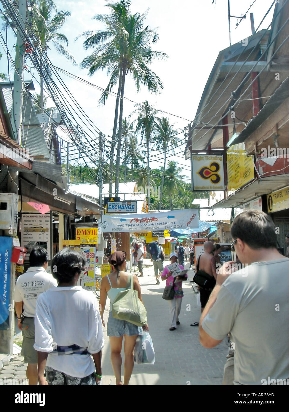"Khao Phing Kan' Isla de Tailandia, los turistas que visitan las islas tropicales de 'Street Scene' Foto de stock