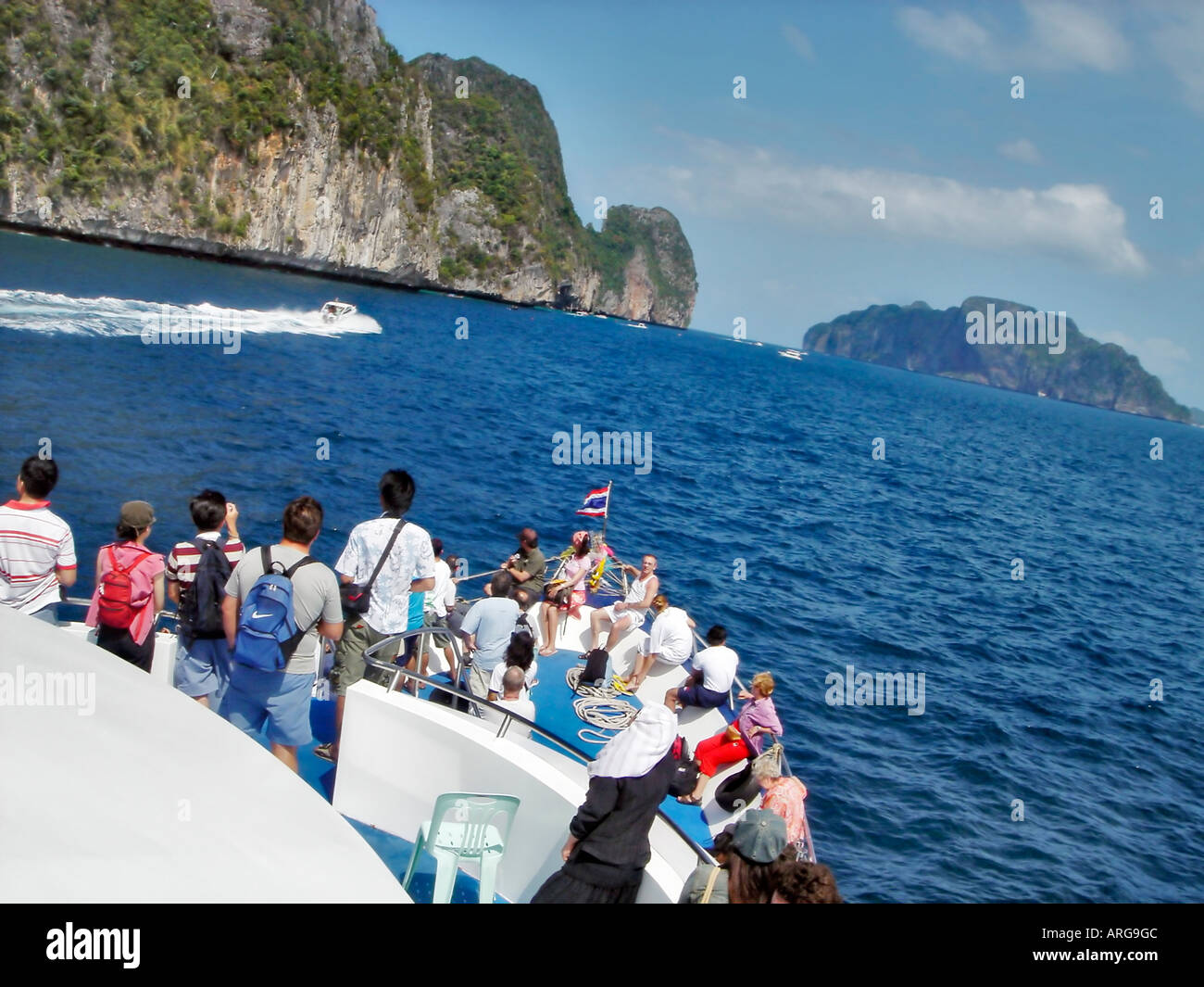 "Khao Phing Kan Isla' Tailandia Turistas en 'Barco' visitando las islas 'Paisaje Tropical' en el mar Foto de stock