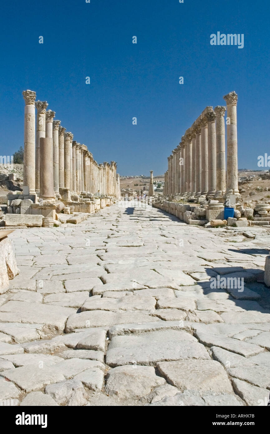 El cardo maximus, Tetrapylon columnada, Jerash, la antigua Gerasa, Reino Hachemita de Jordania, en el Oriente Medio. DSC 5465 Foto de stock