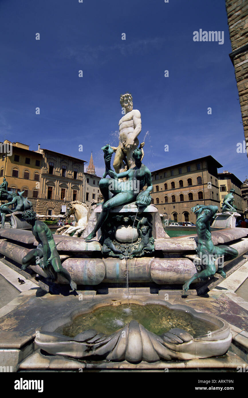 Fuente de Neptuno, la Piazza della Signoria, Florencia, Sitio del Patrimonio Mundial de la UNESCO, en la Toscana, Italia, Europa Foto de stock