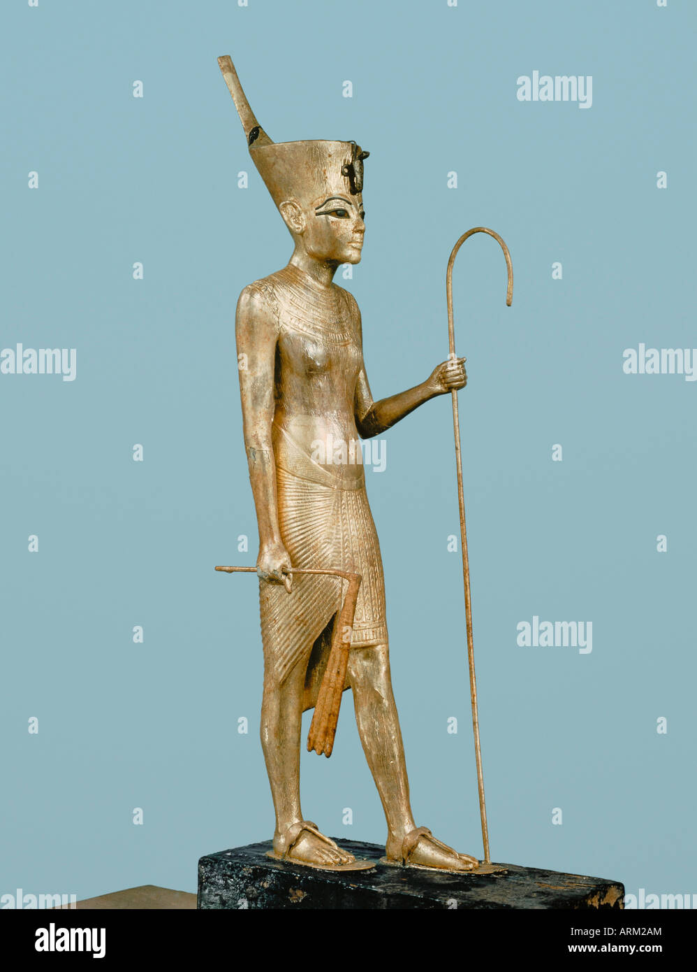 Madera dorada estatuilla del rey, de la tumba del faraón Tutankhamon Foto de stock