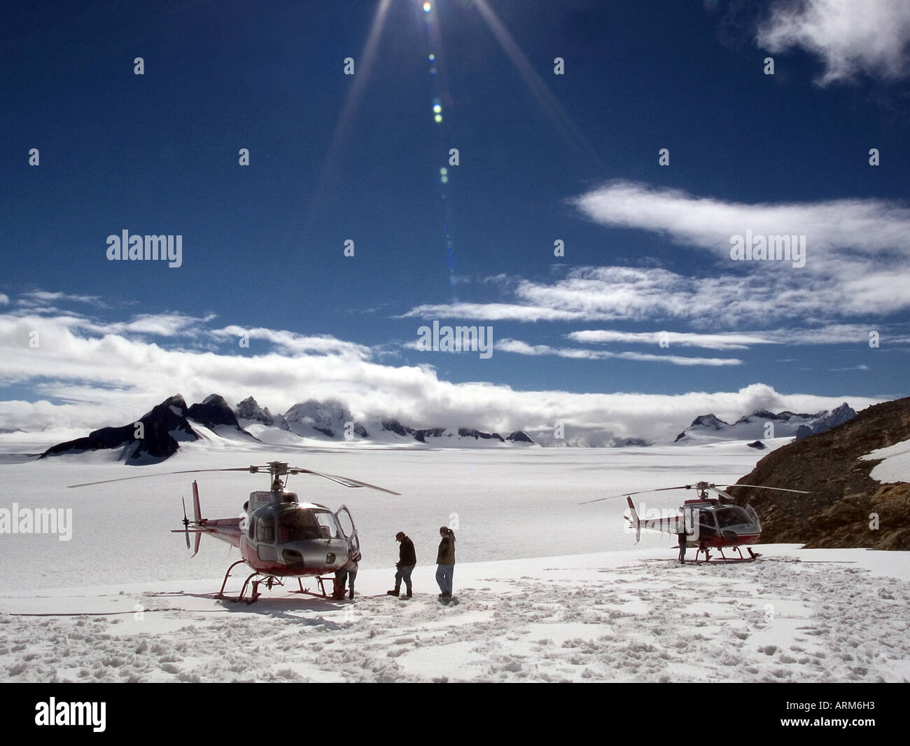 DHP101205 que aterrizaba en los campos de hielo Juneau Alaska, EE.UU. Foto de stock