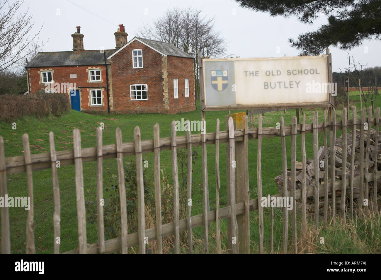 La vieja escuela del poblado Butley, Suffolk, Inglaterra ahora una casa de vacaciones Foto de stock